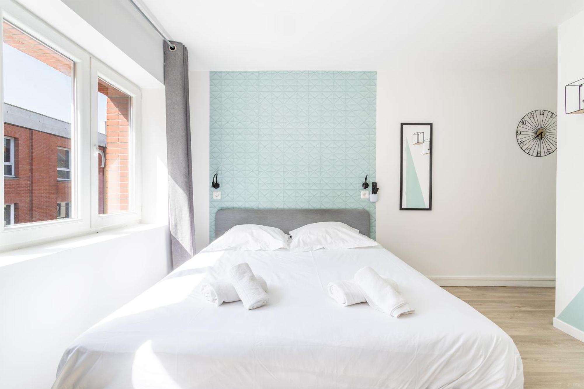 S&K Suite Grande Rue Roubaix - Chambre Spacieuse Et Sdb Privee - Netflix Et Cuisine Exterior photo